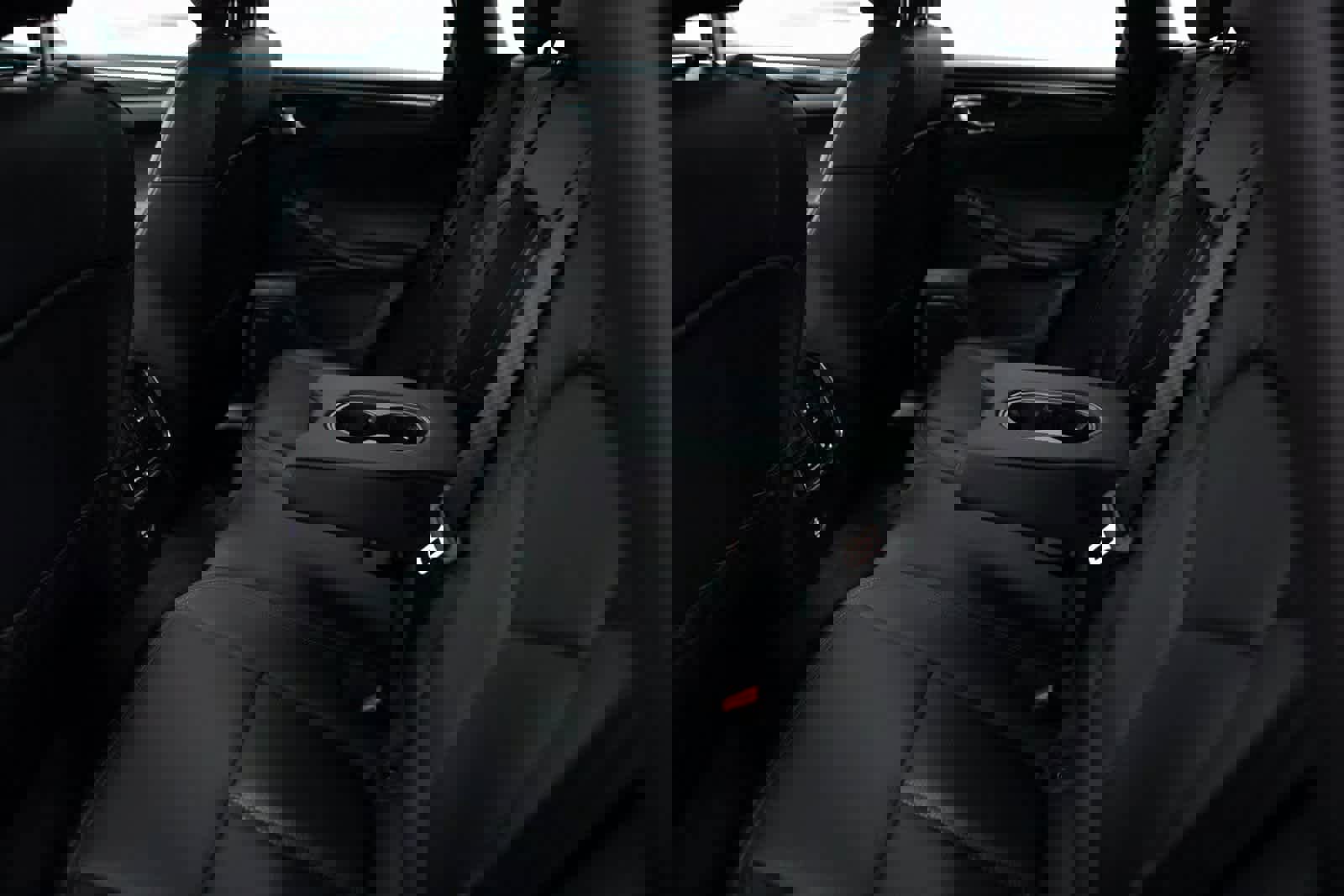 Certified 2025 Porsche Macan image 28