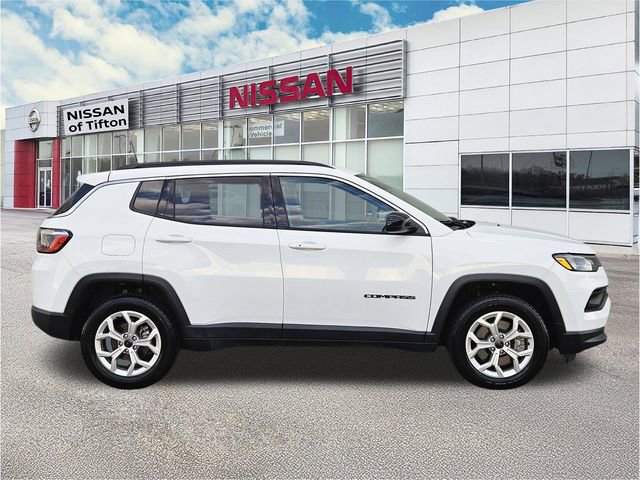 Used 2025 Jeep Compass Latitude AWD/4WD image 3