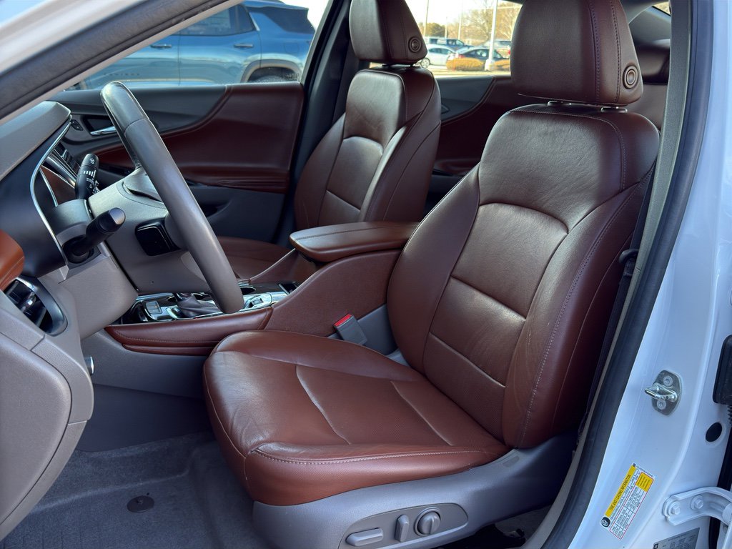 Used 2018 Chevrolet Malibu Premier w/ Premier Sun and Wheel Package image 17