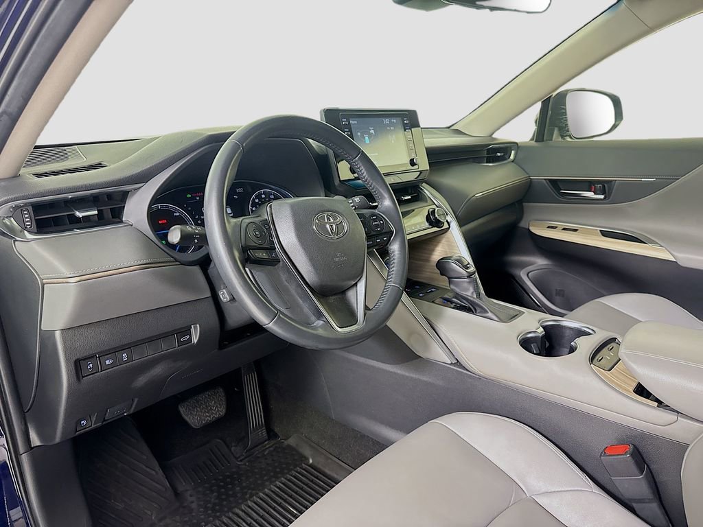 Used 2022 Toyota Venza XLE image 10
