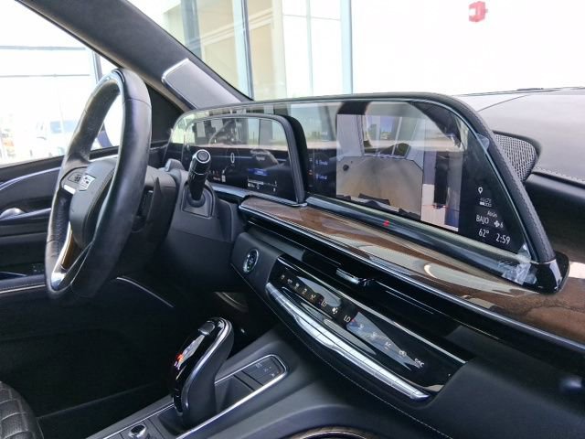 Used 2023 Cadillac Escalade ESV Sport Platinum w/ LPO, ONYX Package AWD/4WD image 16