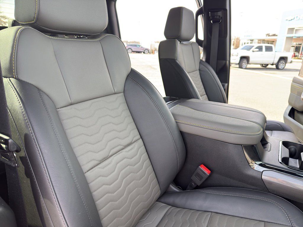 Used 2024 Chevrolet Silverado 2500 ZR2 w/ Technology Package image 33