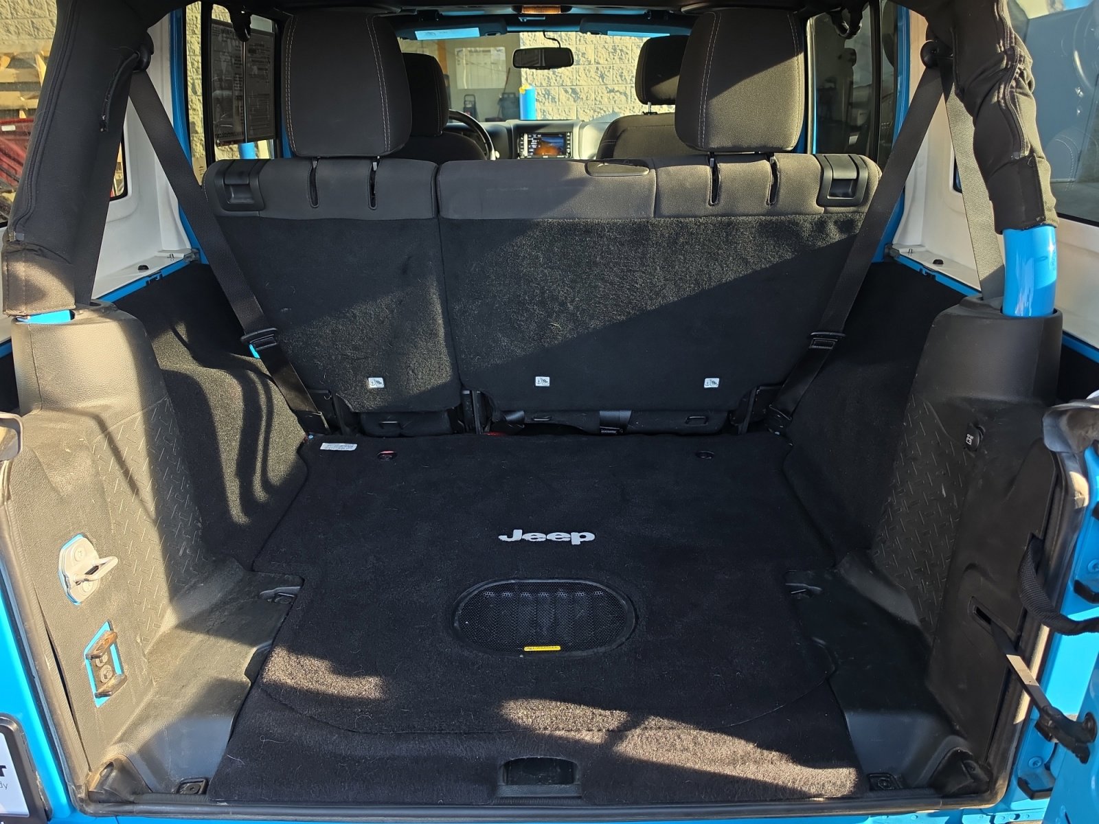 Used 2017 Jeep Wrangler Unlimited Rubicon w/ Cold Weather Group AWD/4WD image 28