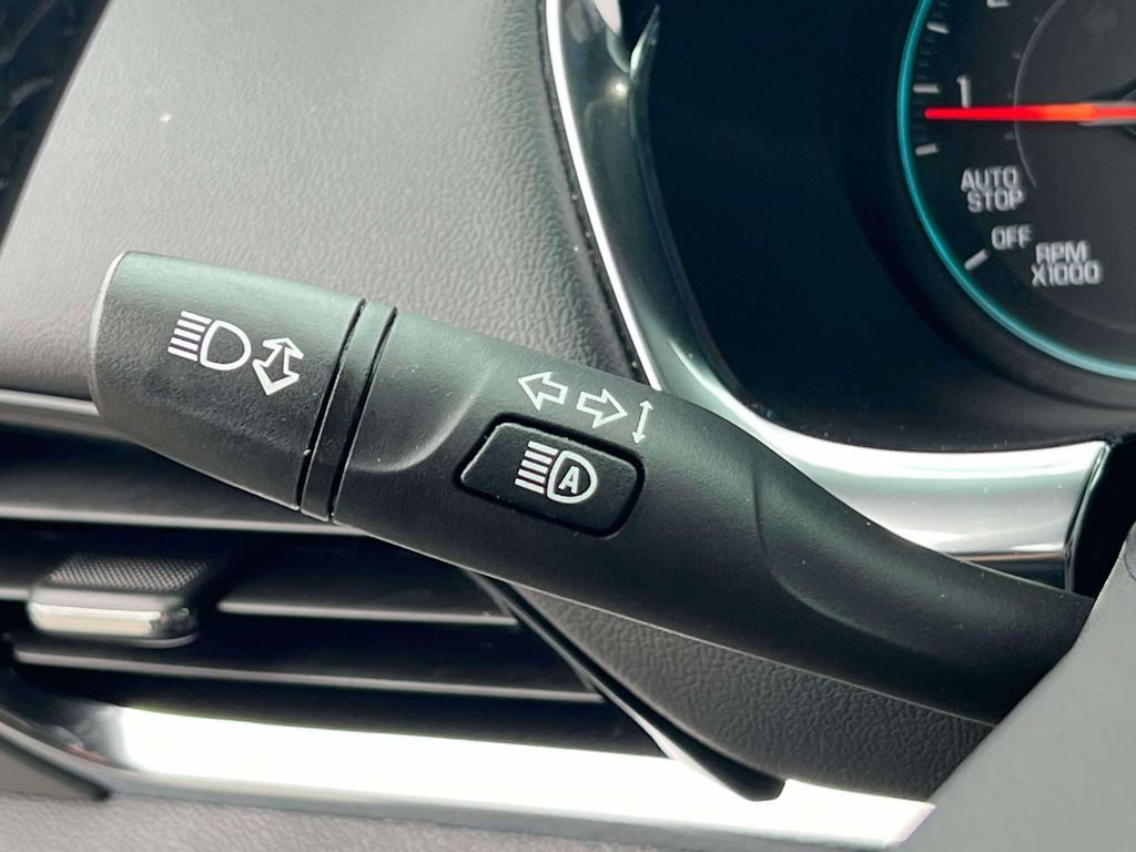 Used 2023 Chevrolet Traverse LT FWD image 25