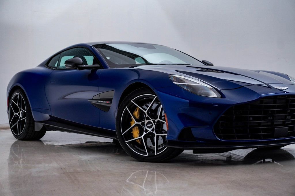 New 2025 Aston Martin Vanquish image 2