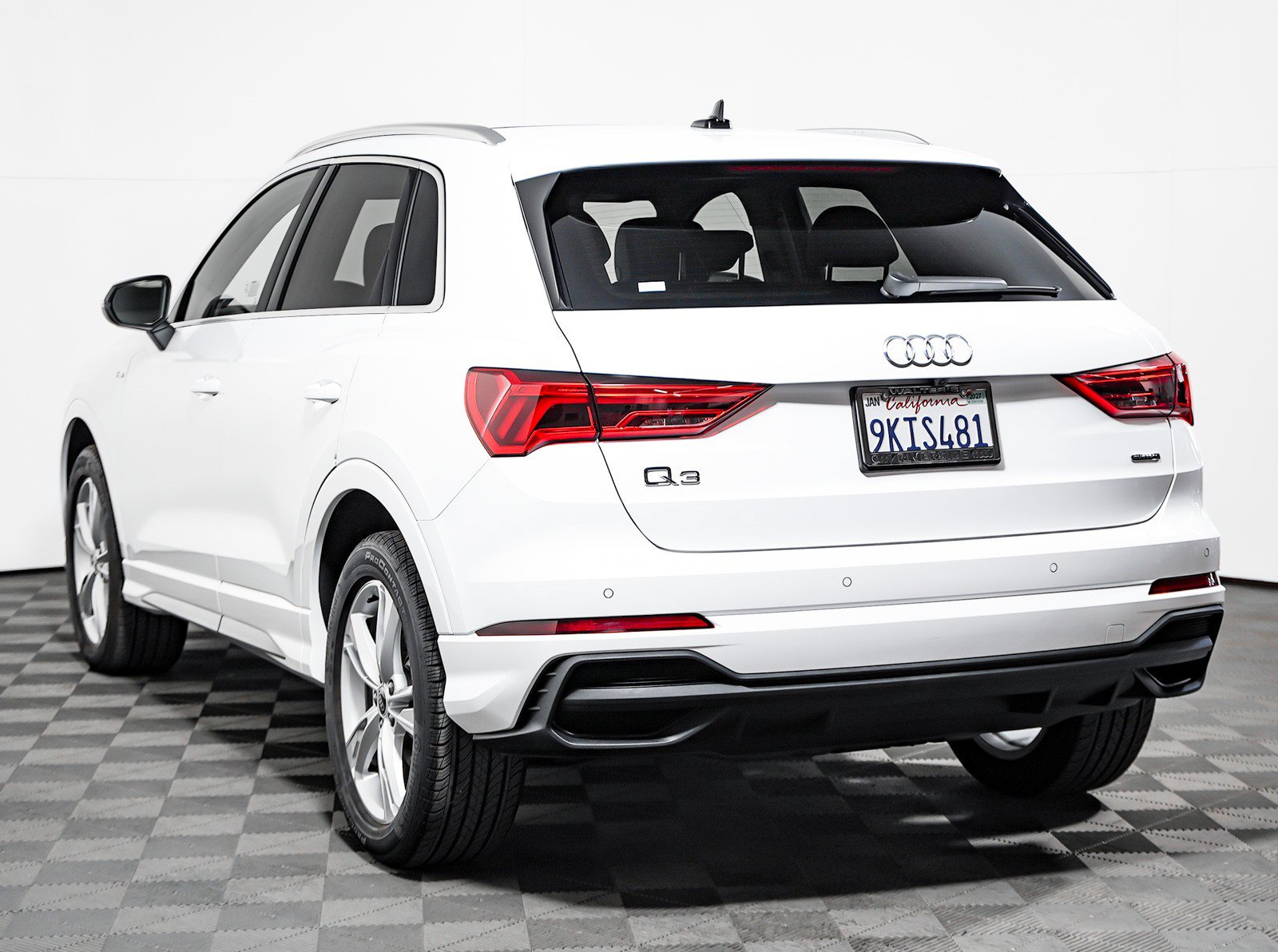 Certified 2024 Audi Q3 2.0T Premium AWD/4WD image 2