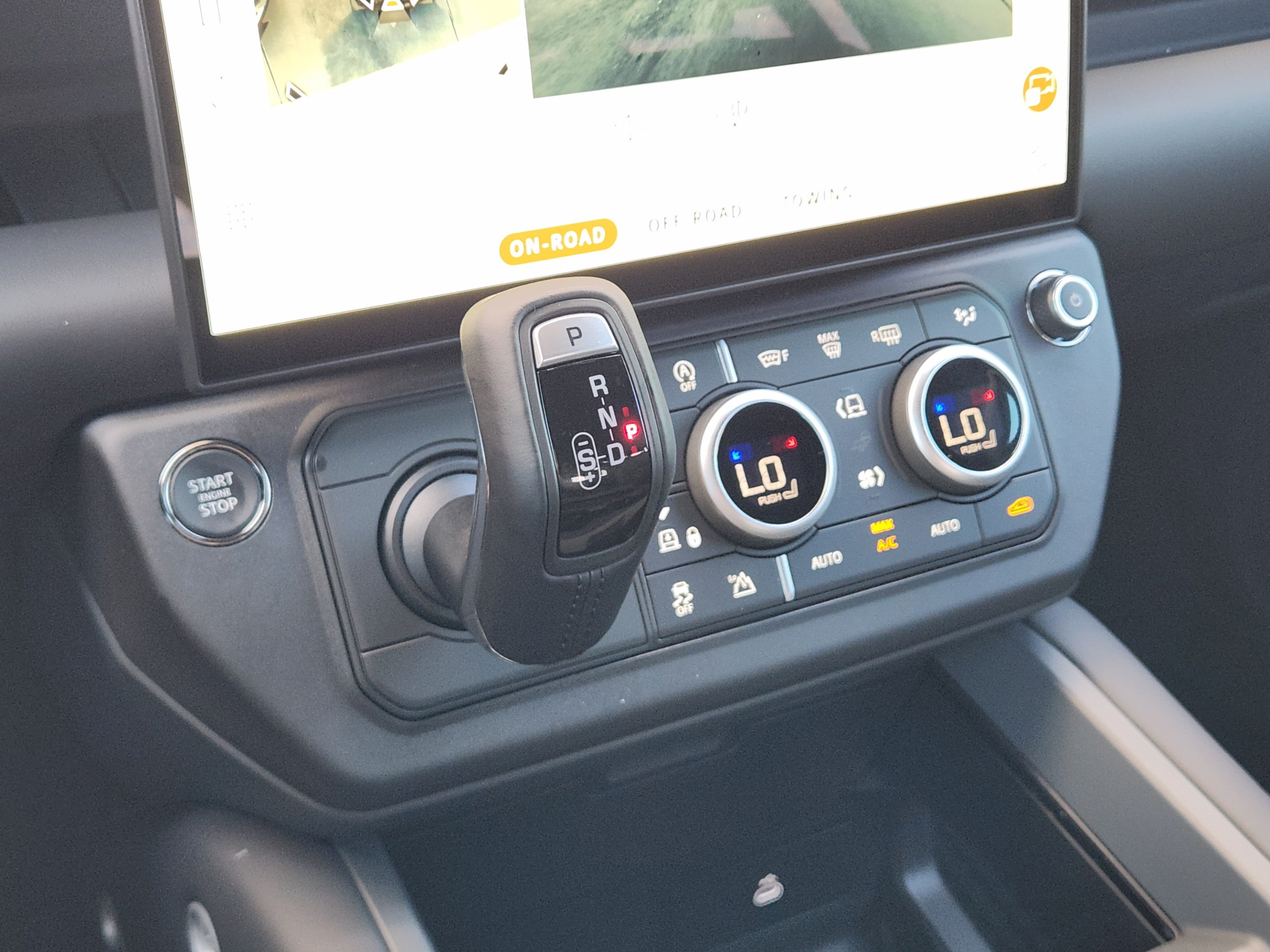 New 2026 Land Rover Defender 110 X-Dynamic SE AWD/4WD image 14
