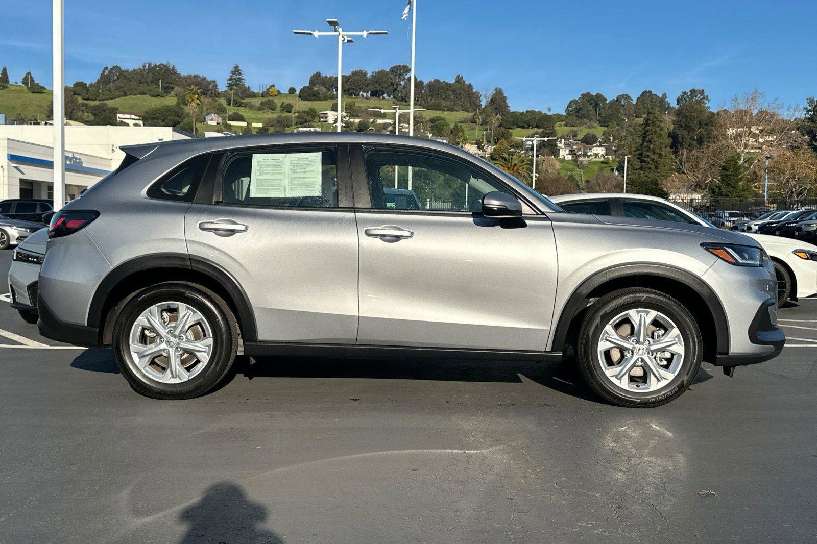 Certified 2025 Honda HR-V LX image 2