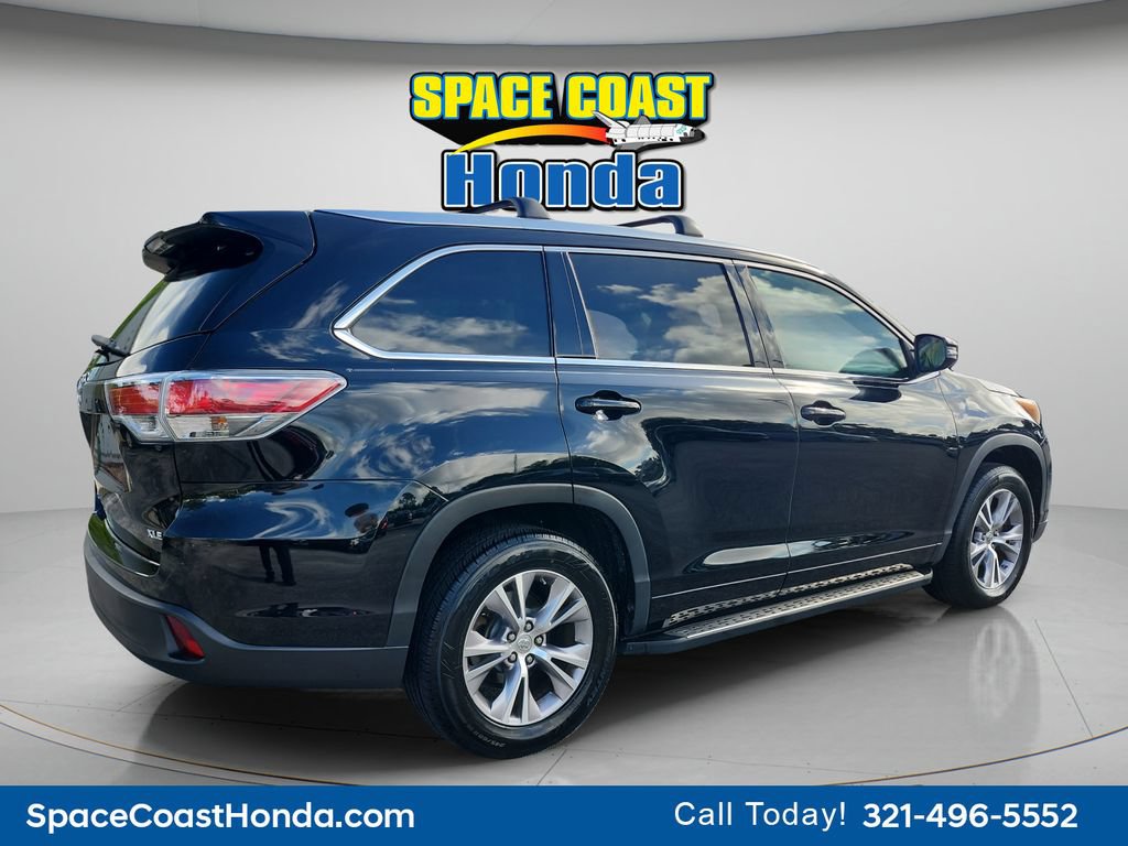 Used 2015 Toyota Highlander XLE FWD image 3