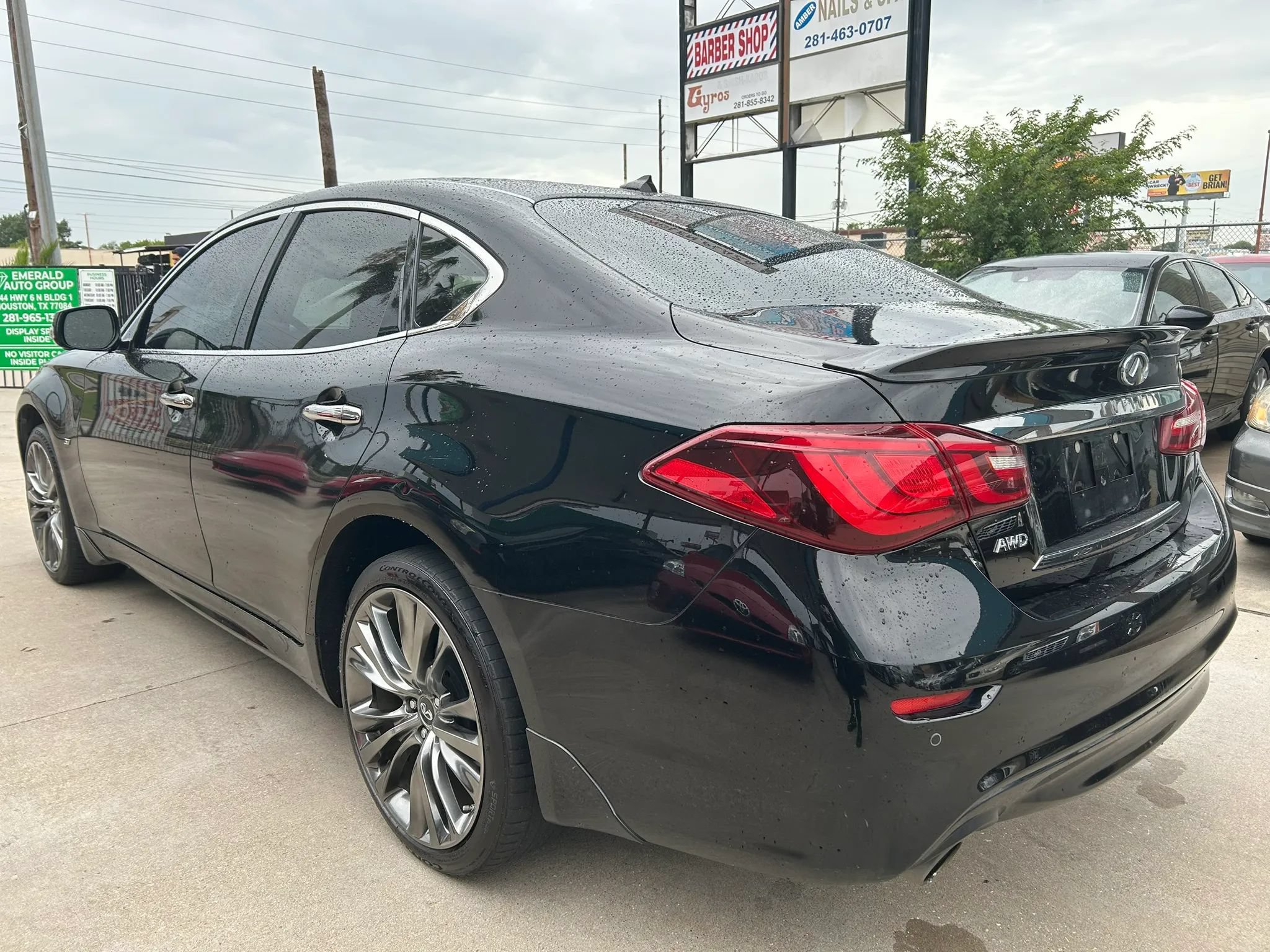 Used 2017 INFINITI Q70 3.7 AWD/4WD image 3
