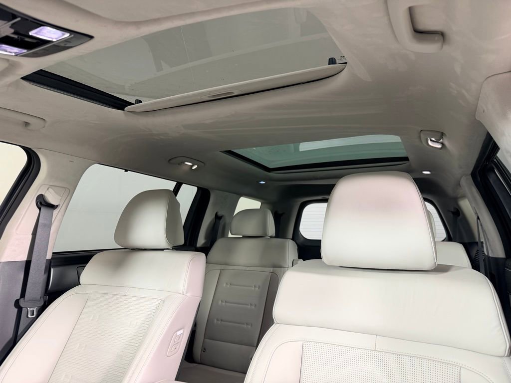 Used 2025 Hyundai Santa Fe Calligraphy AWD/4WD image 24