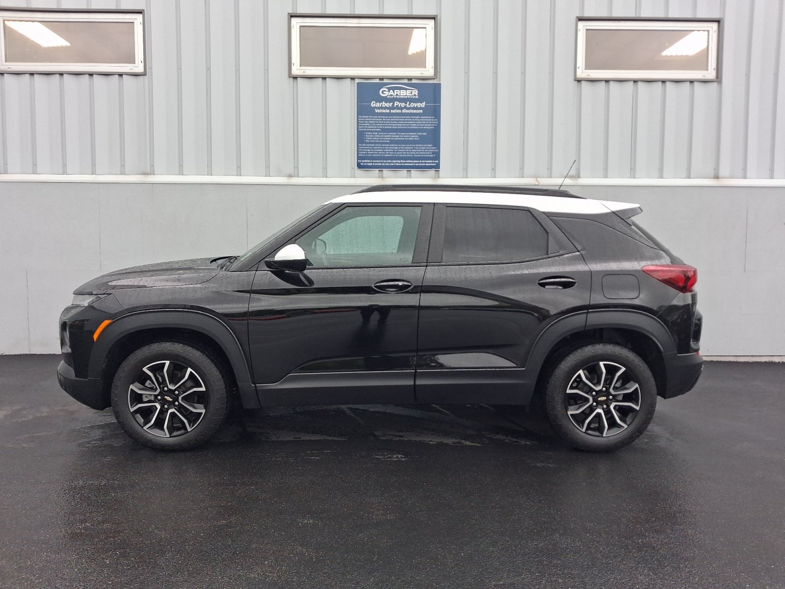Used 2023 Chevrolet TrailBlazer ACTIV w/ Convenience Package AWD/4WD image 2