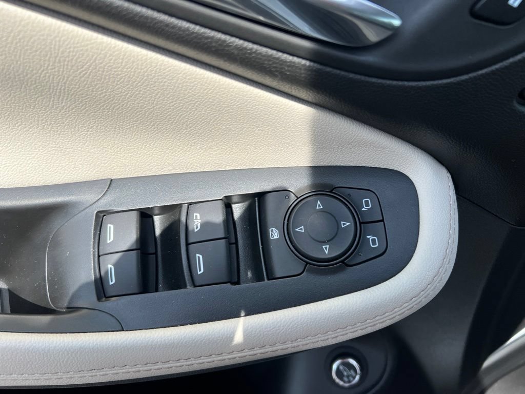Used 2025 Buick Encore GX Avenir w/ Avenir Technology Package AWD/4WD image 8