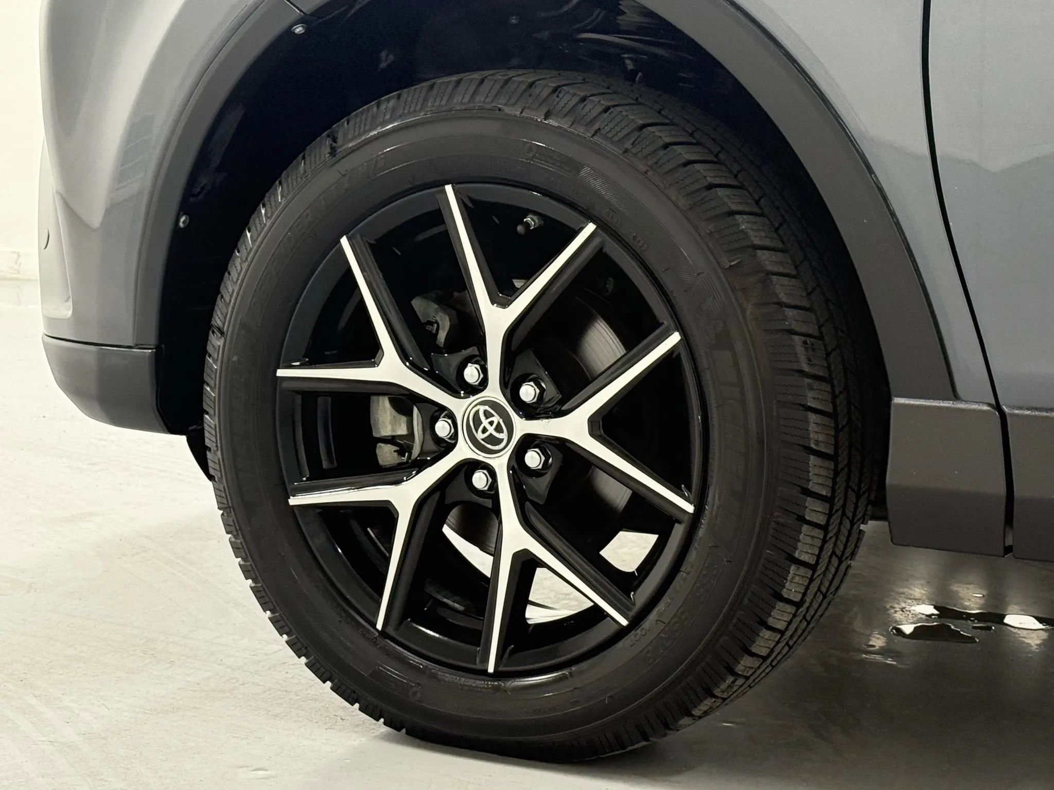 Used 2017 Toyota RAV4 SE w/ Advanced Technology Package image 45