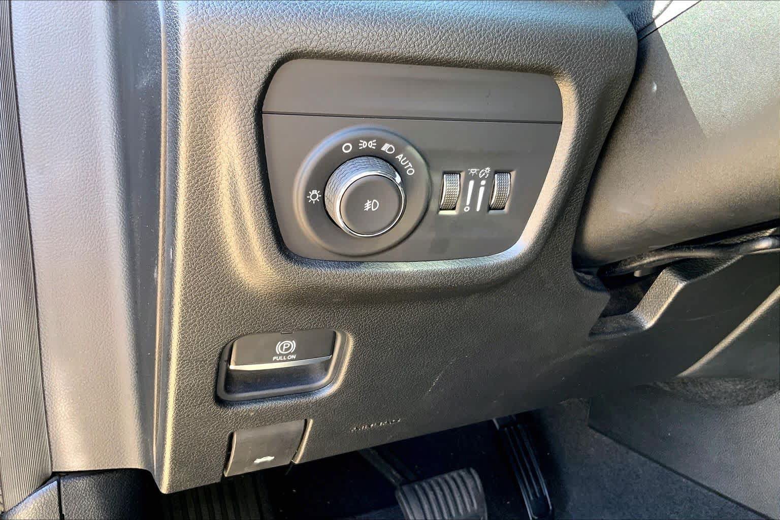 Used 2021 Jeep Grand Cherokee L Limited RWD image 36