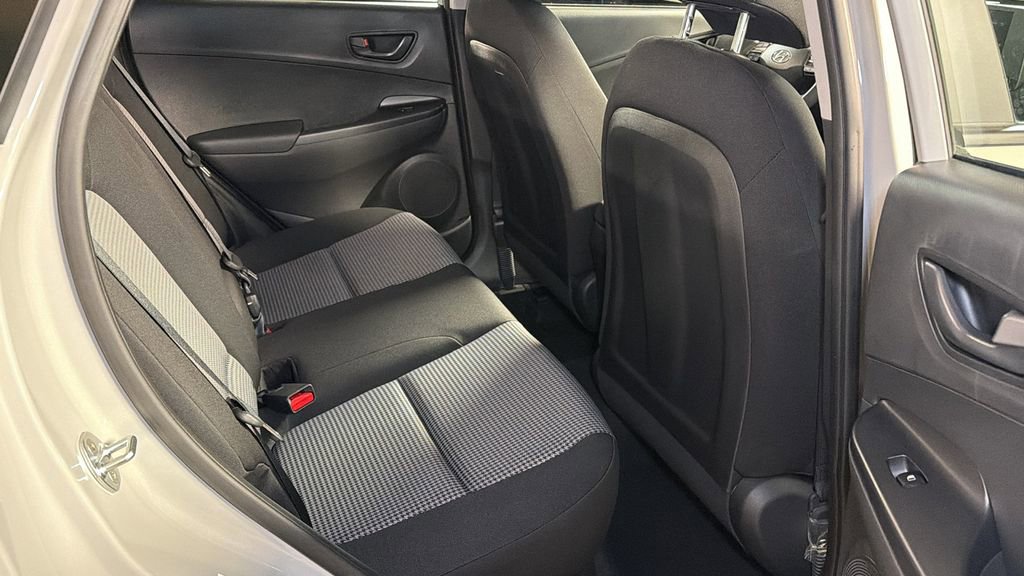 Used 2022 Hyundai Kona SE image 12