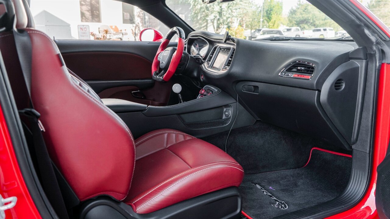 Used 2018 Dodge Challenger SRT Hellcat RWD image 18