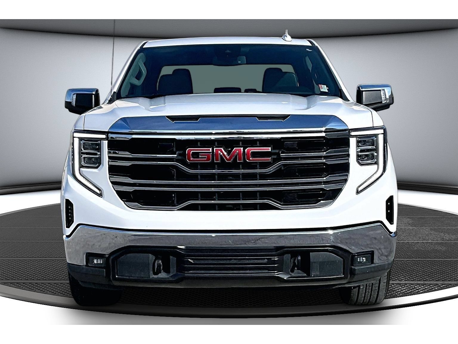 Used 2025 GMC Sierra 1500 SLT AWD/4WD image 4