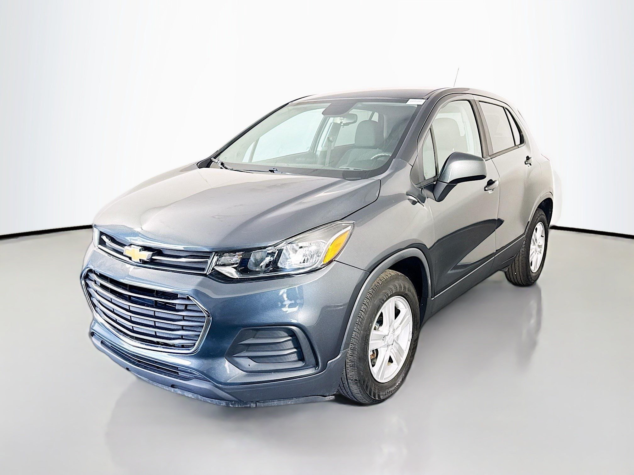 Used 2020 Chevrolet Trax LS w/ Tint and Cruise Package FWD image 4