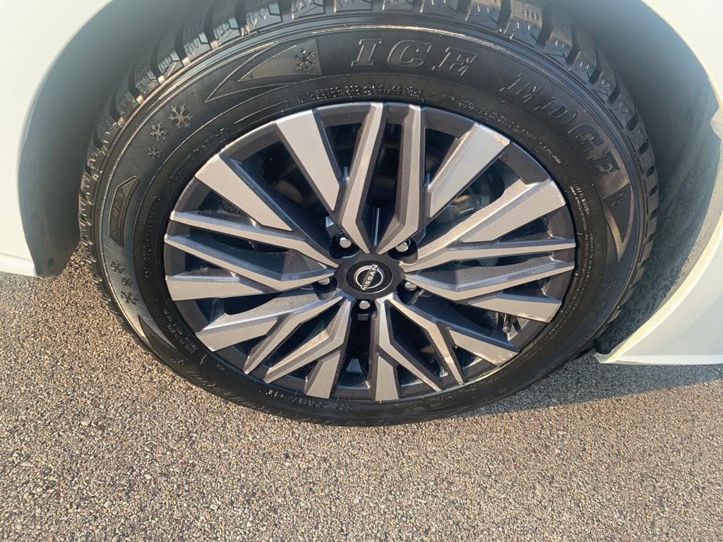 Used 2025 Nissan Altima 2.5 SV FWD image 30