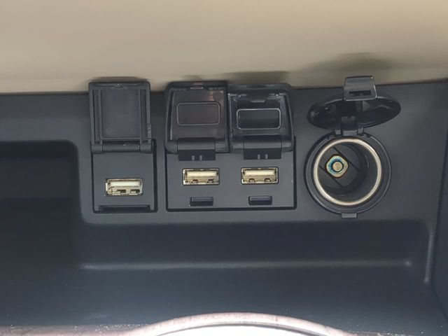 Used 2021 Toyota Highlander Platinum FWD image 27