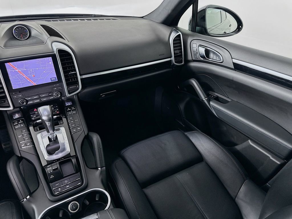 Used 2017 Porsche Cayenne image 24