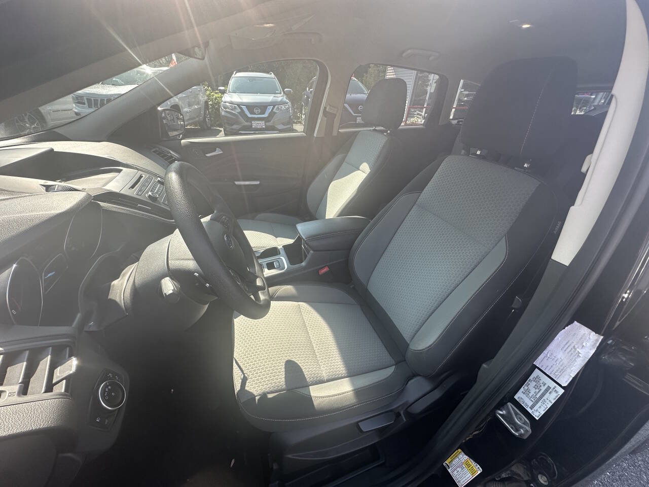 Used 2017 Ford Escape SE image 11