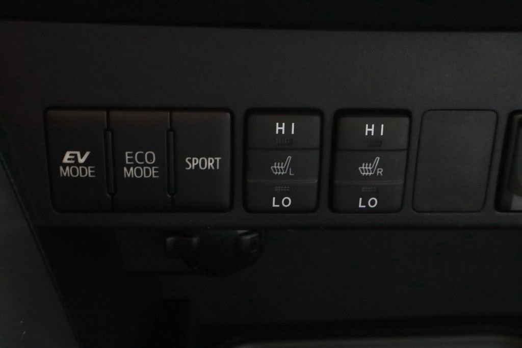 Used 2018 Toyota RAV4 Limited image 4