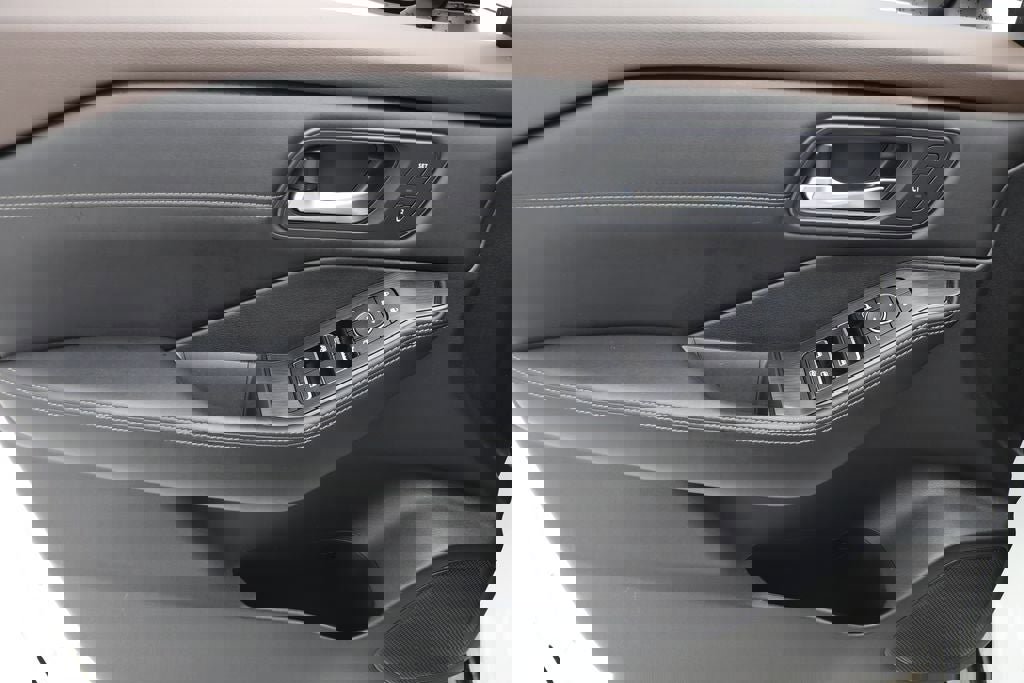 Used 2023 Nissan Rogue SL w/ SL Premium Package image 13