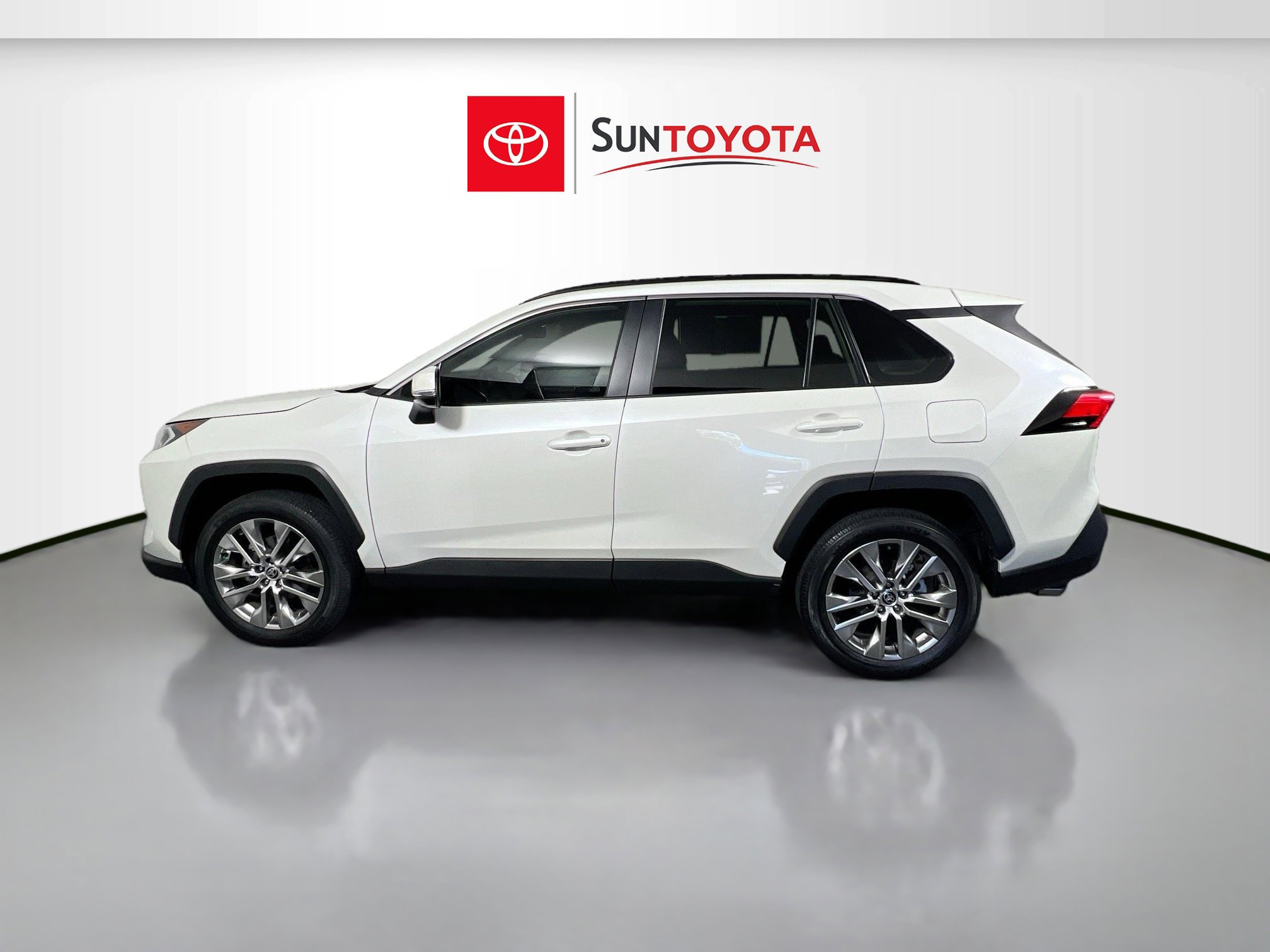Used 2021 Toyota RAV4 XLE Premium image 7