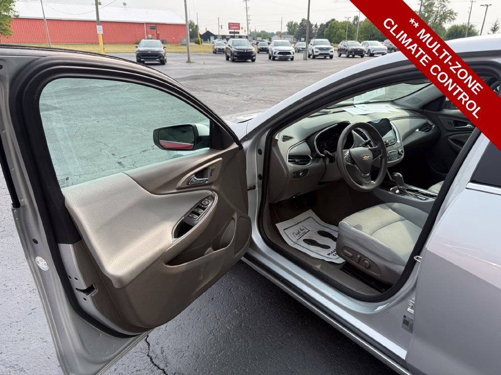 Used 2020 Chevrolet Malibu LT FWD image 11