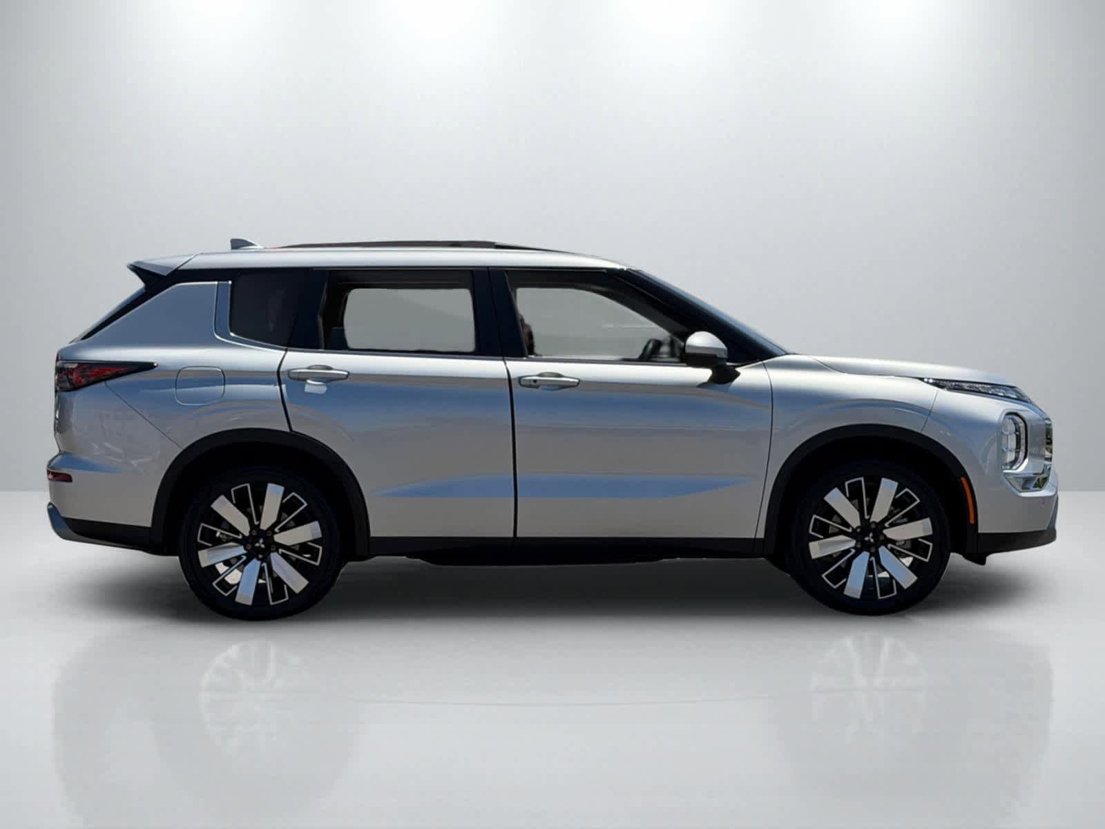 Used 2025 Mitsubishi Outlander SE FWD image 8