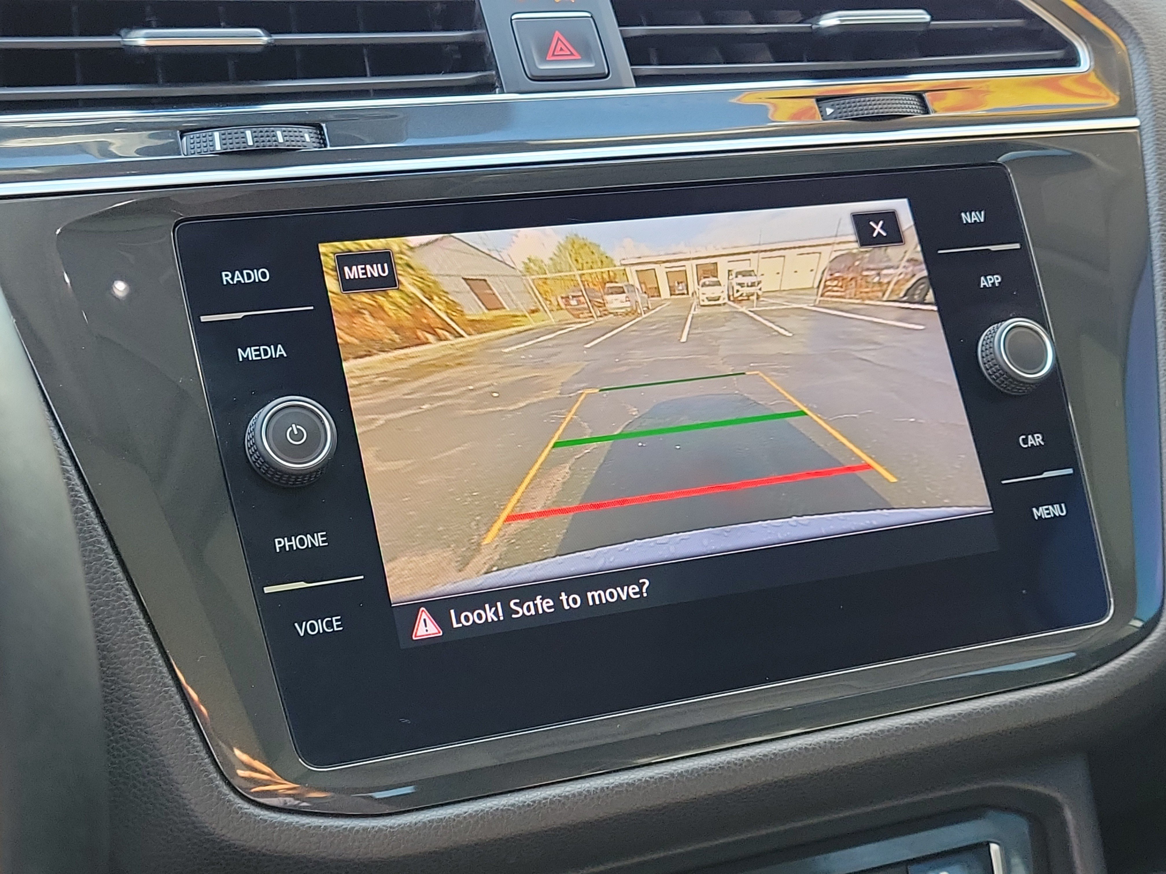 Used 2018 Volkswagen Tiguan SEL Premium AWD/4WD image 25