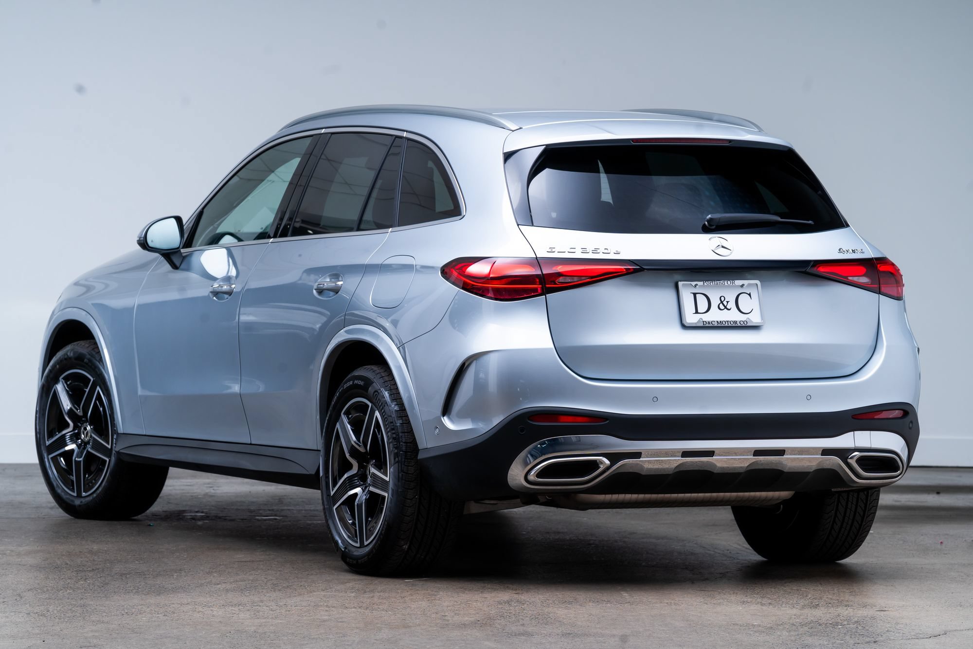 Used 2025 Mercedes-Benz GLC 350e 4MATIC w/ AMG Line image 4