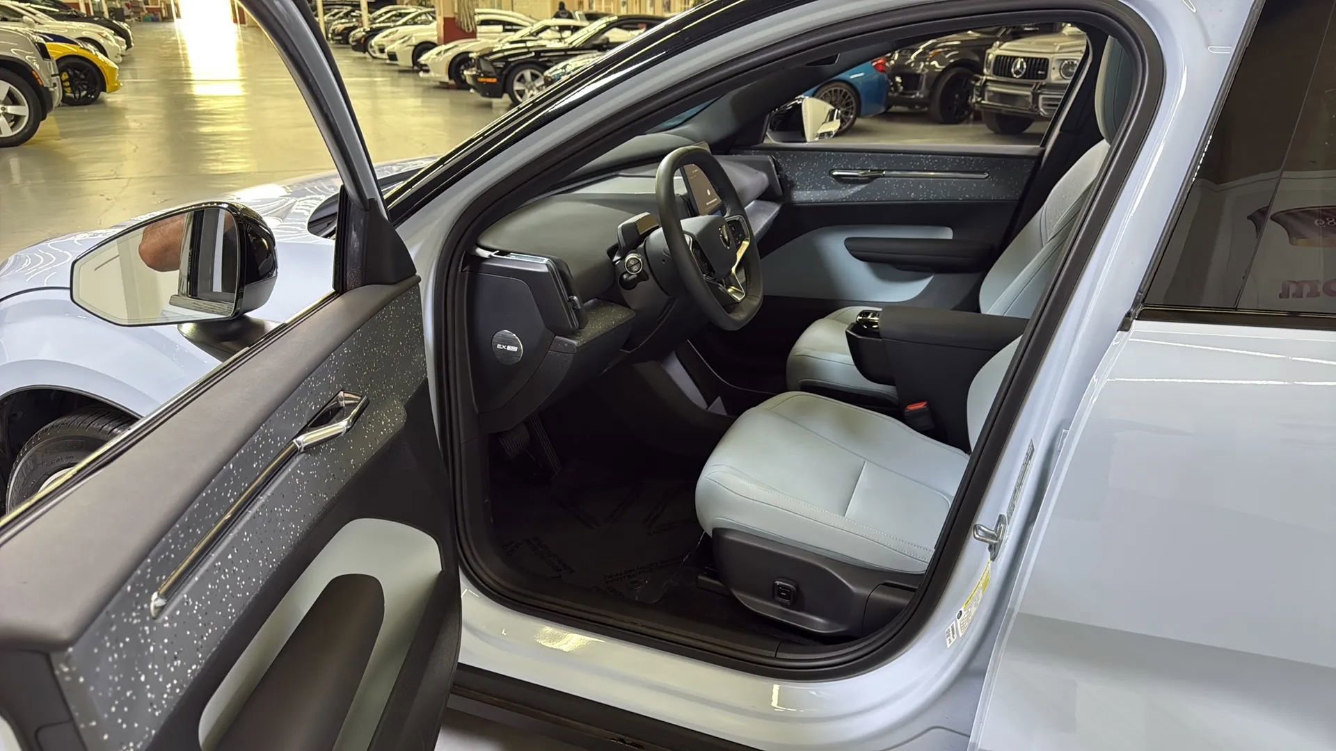 Used 2025 Volvo EX30 Ultra w/ Climate Package AWD/4WD image 13