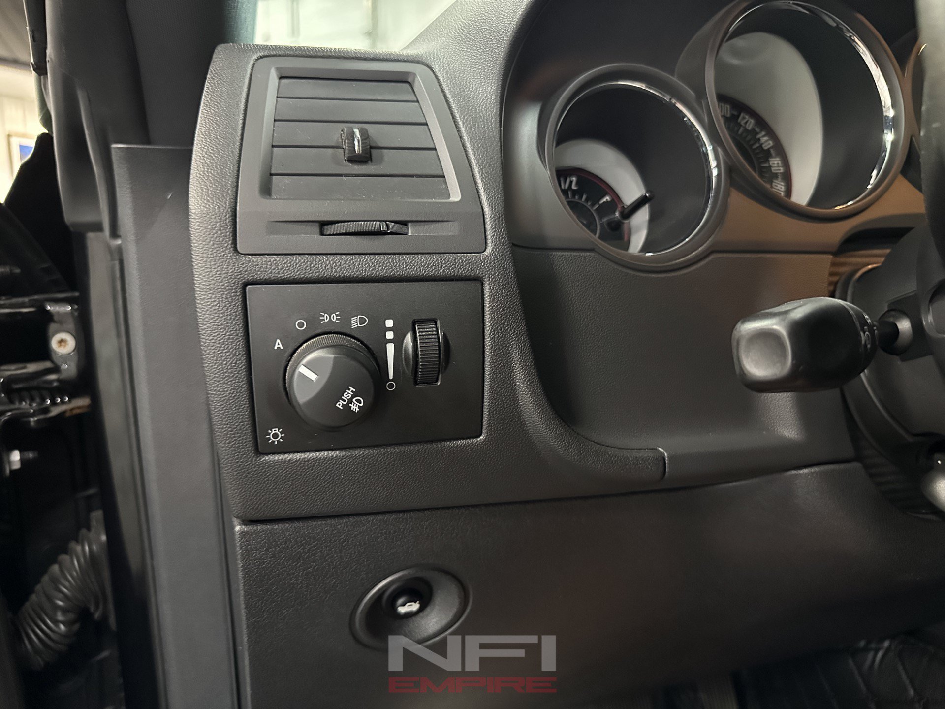Used 2009 Dodge Challenger SRT8 w/ SRT Option Group II RWD image 33