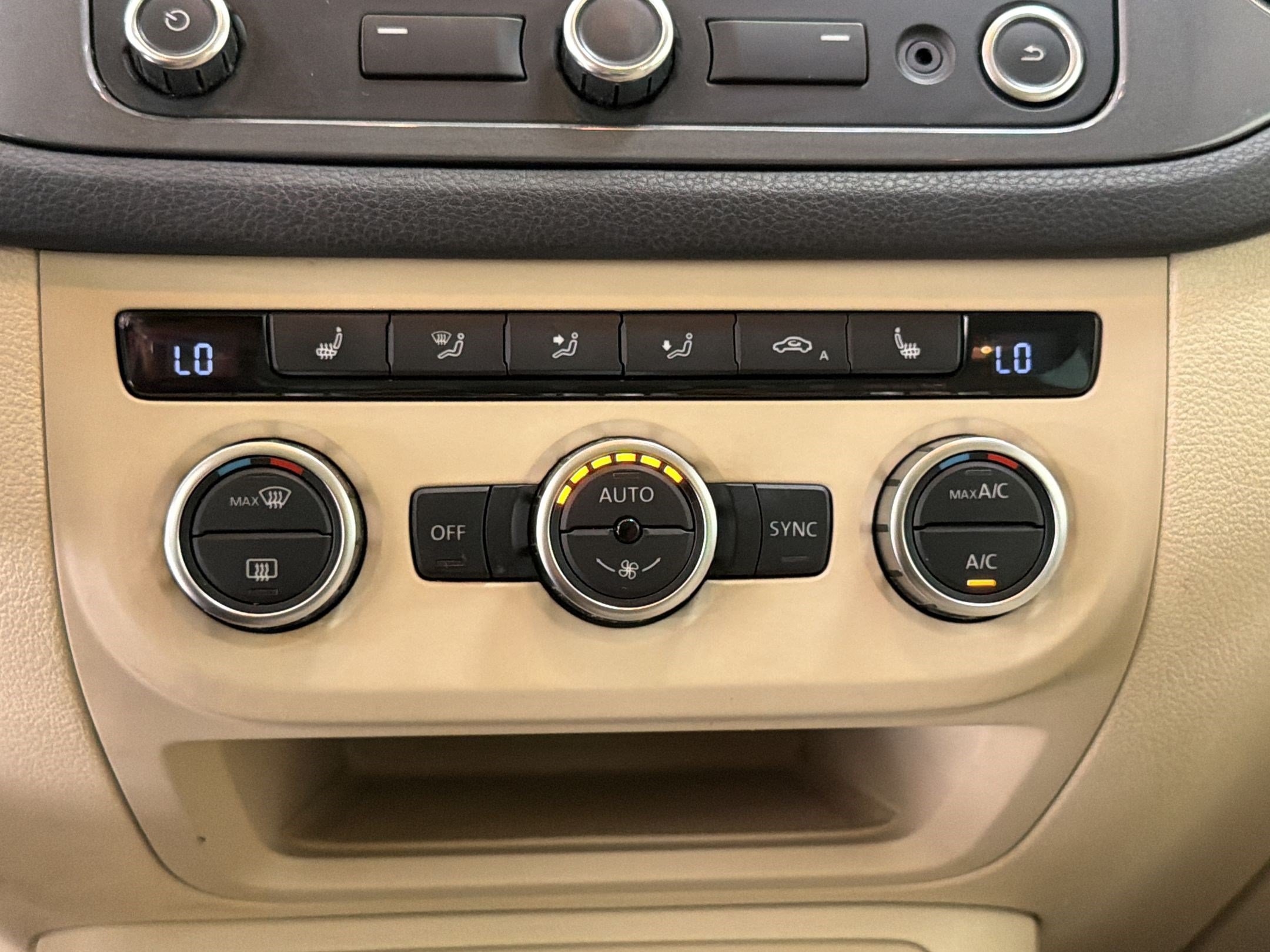 Used 2015 Volkswagen Tiguan SEL FWD image 19