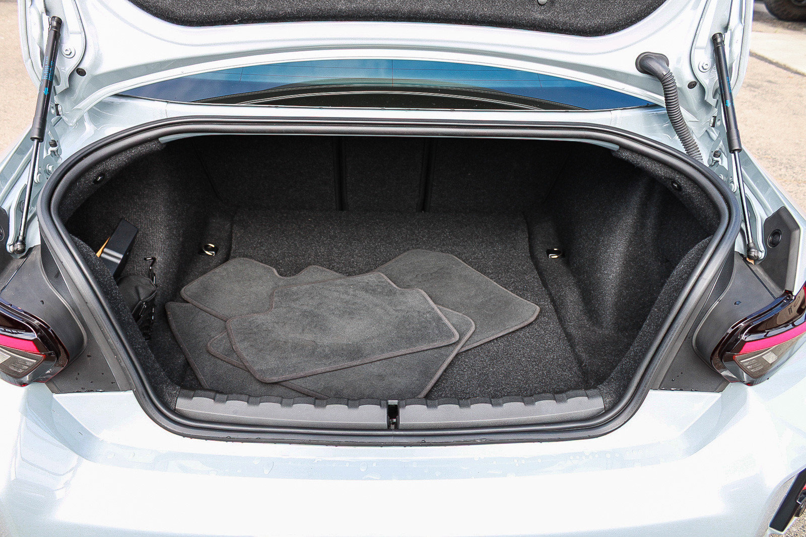 Used 2023 BMW M2 w/ Lighting Package RWD image 26