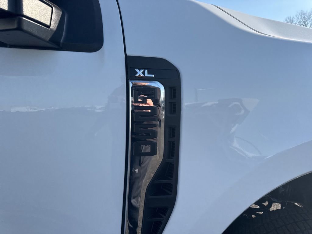 New 2026 Ford F250 XL w/ FX4 Off-Road Package image 13