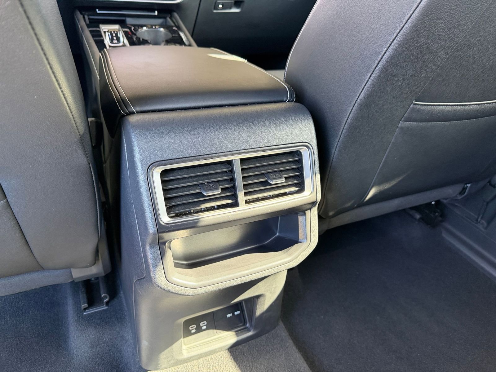 Used 2025 Volkswagen Atlas Cross Sport SE image 24