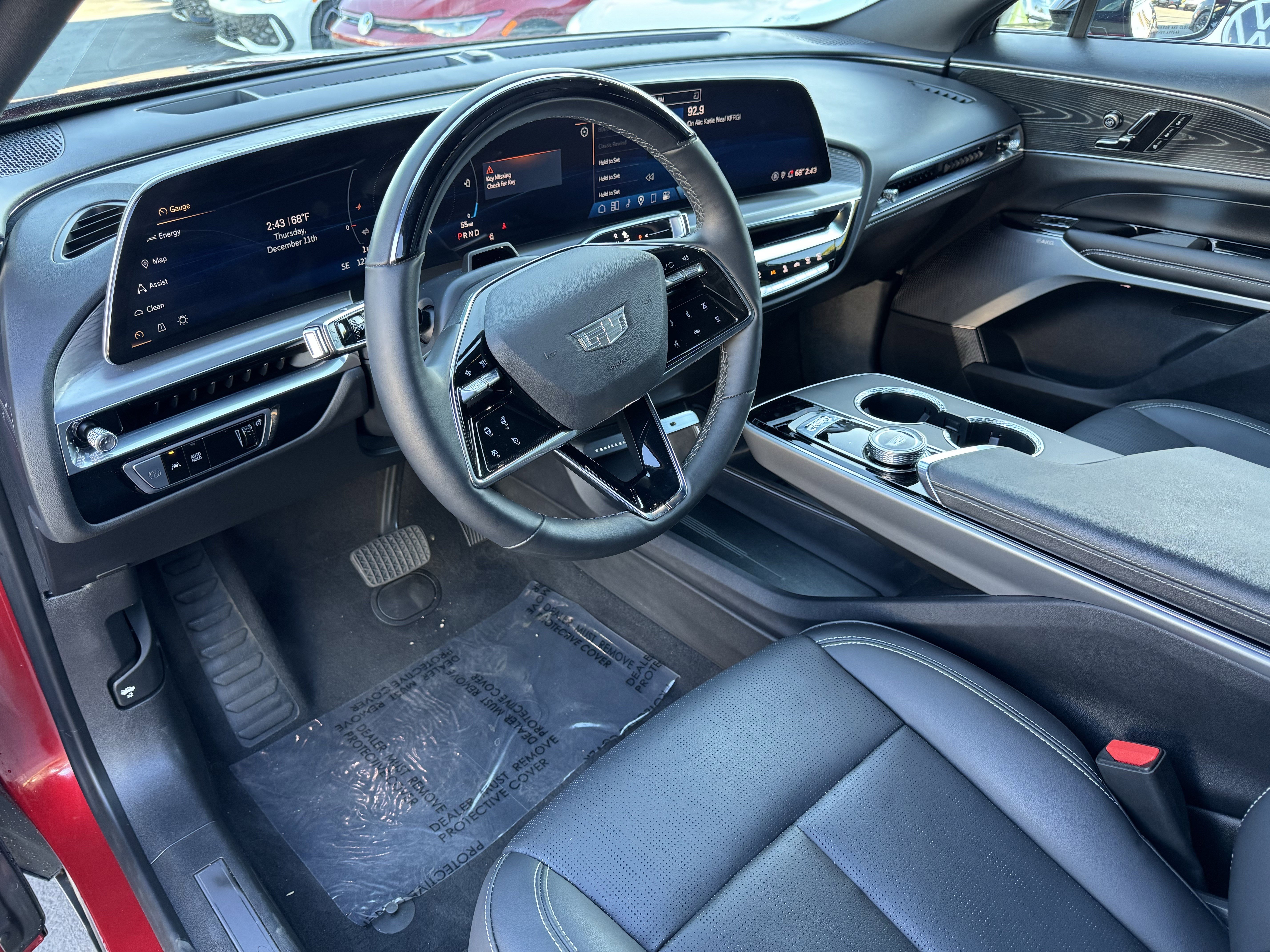 Used 2024 Cadillac Lyriq Luxury w/ LPO, Floor Liner Package image 17