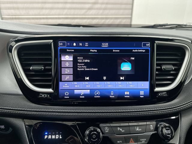 Used 2021 Chrysler Pacifica Touring w/ S Appearance Package FWD image 13