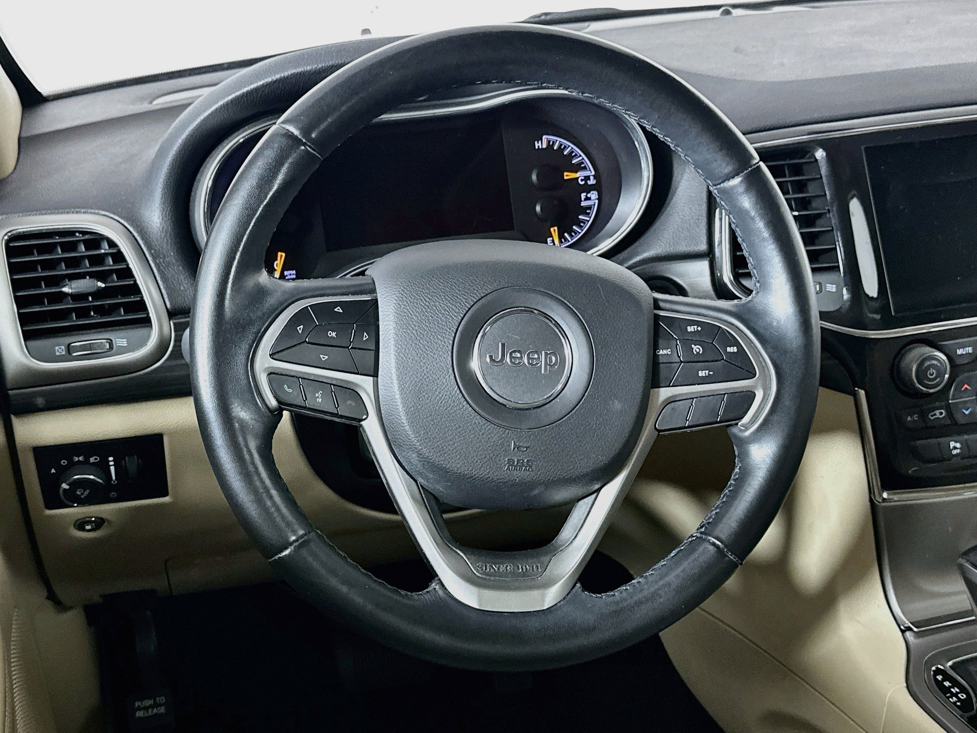 Used 2022 Jeep Grand Cherokee Laredo E RWD image 18