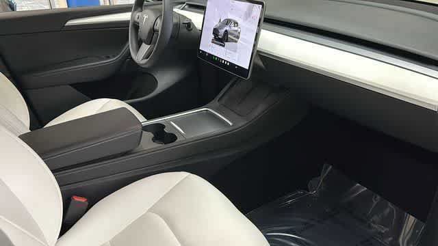 Used 2024 Tesla Model Y Performance AWD/4WD image 31