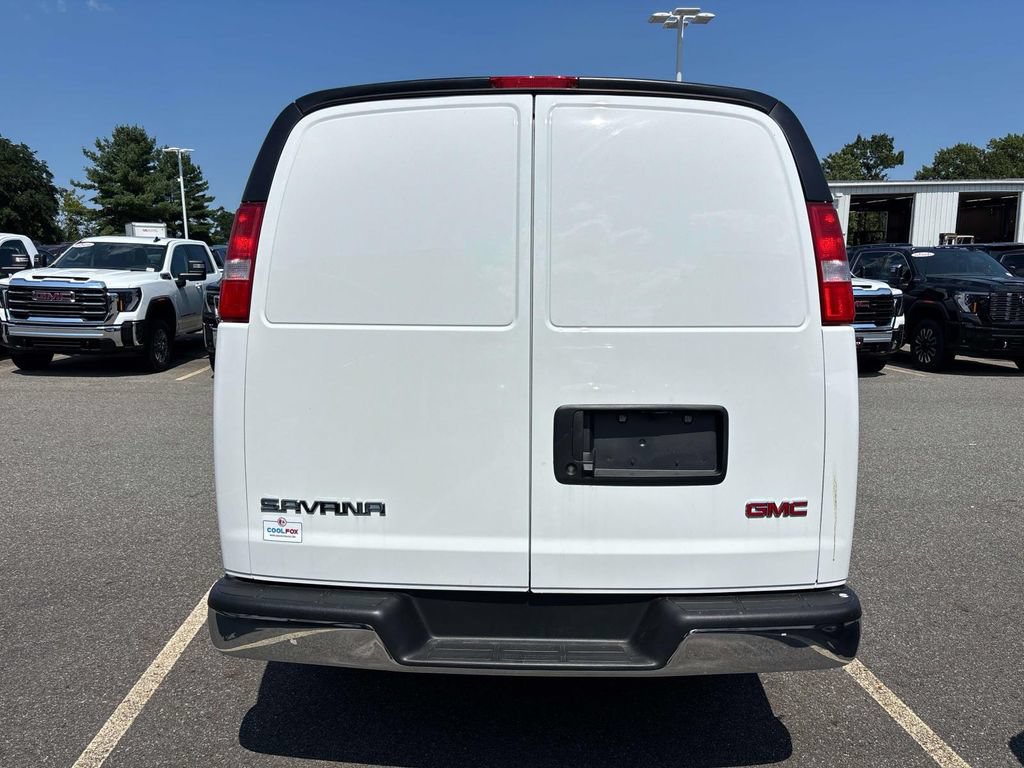 New 2026 GMC Savana 3500 w/ Driver Convenience Package RWD image 4