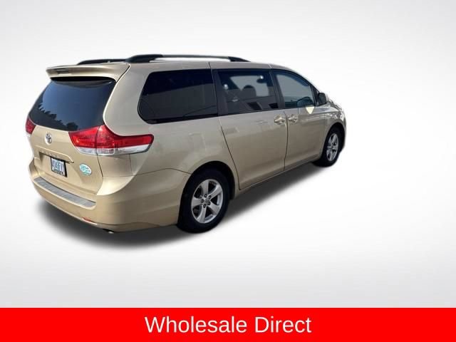 Used 2011 Toyota Sienna LE FWD image 2