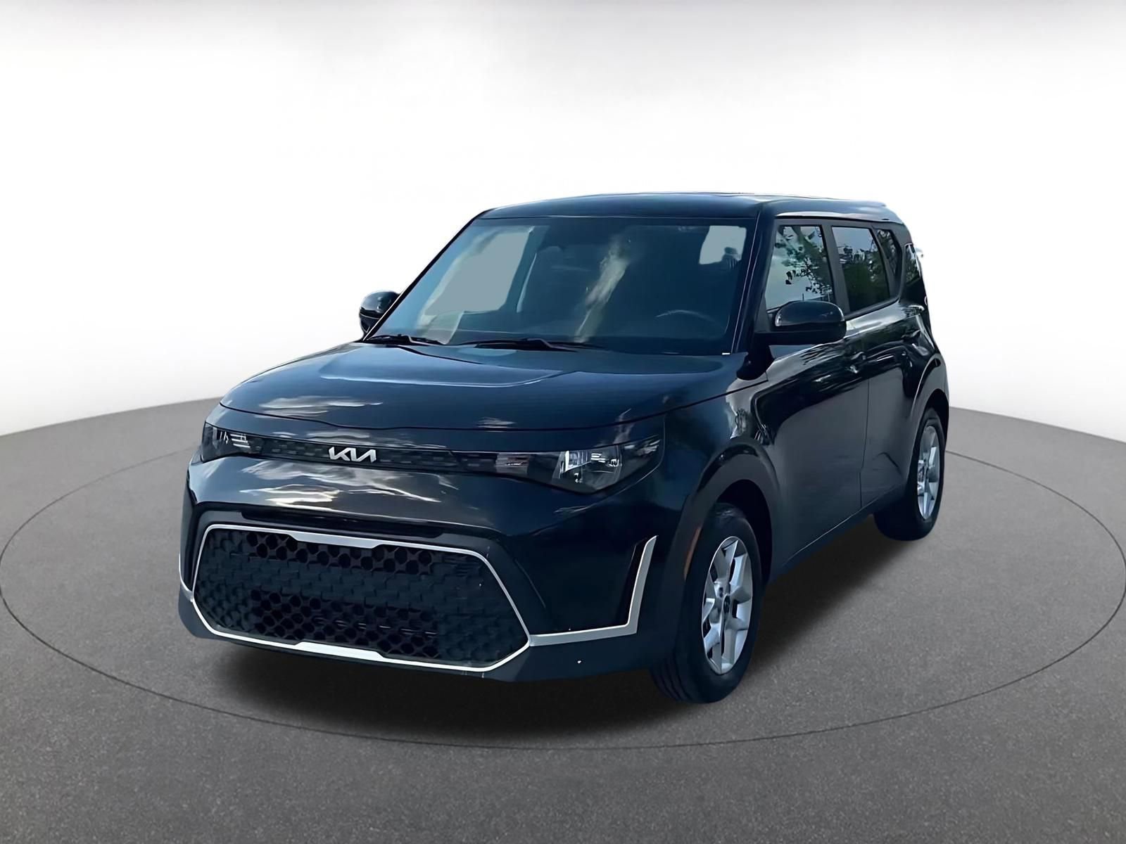 Used 2025 Kia Soul LX w/ LX Technology Package FWD image 7