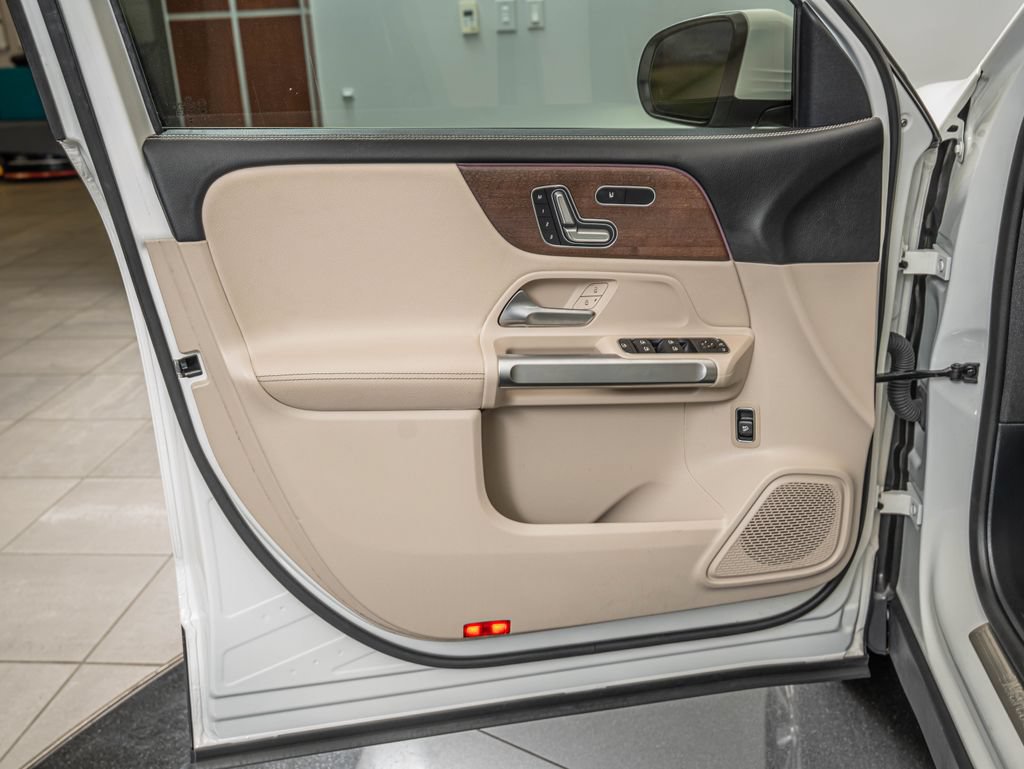 Used 2023 Mercedes-Benz GLB 250 4MATIC image 19