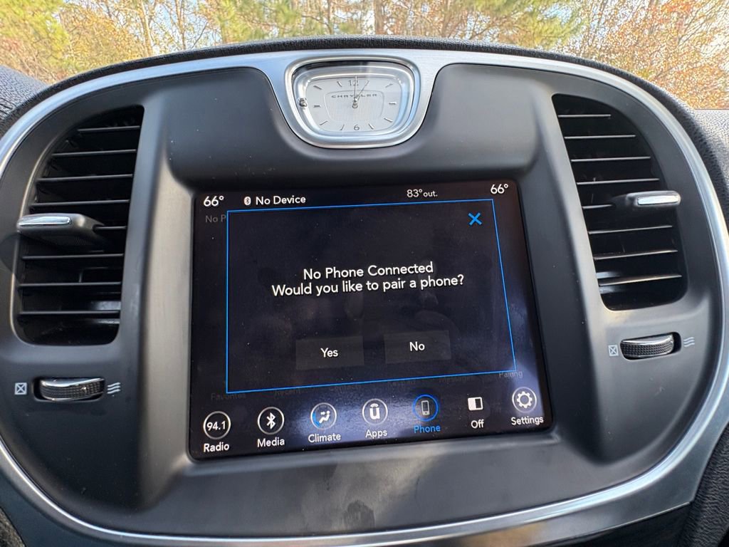 Used 2019 Chrysler 300 Touring w/ Chrome Appearance Package image 22