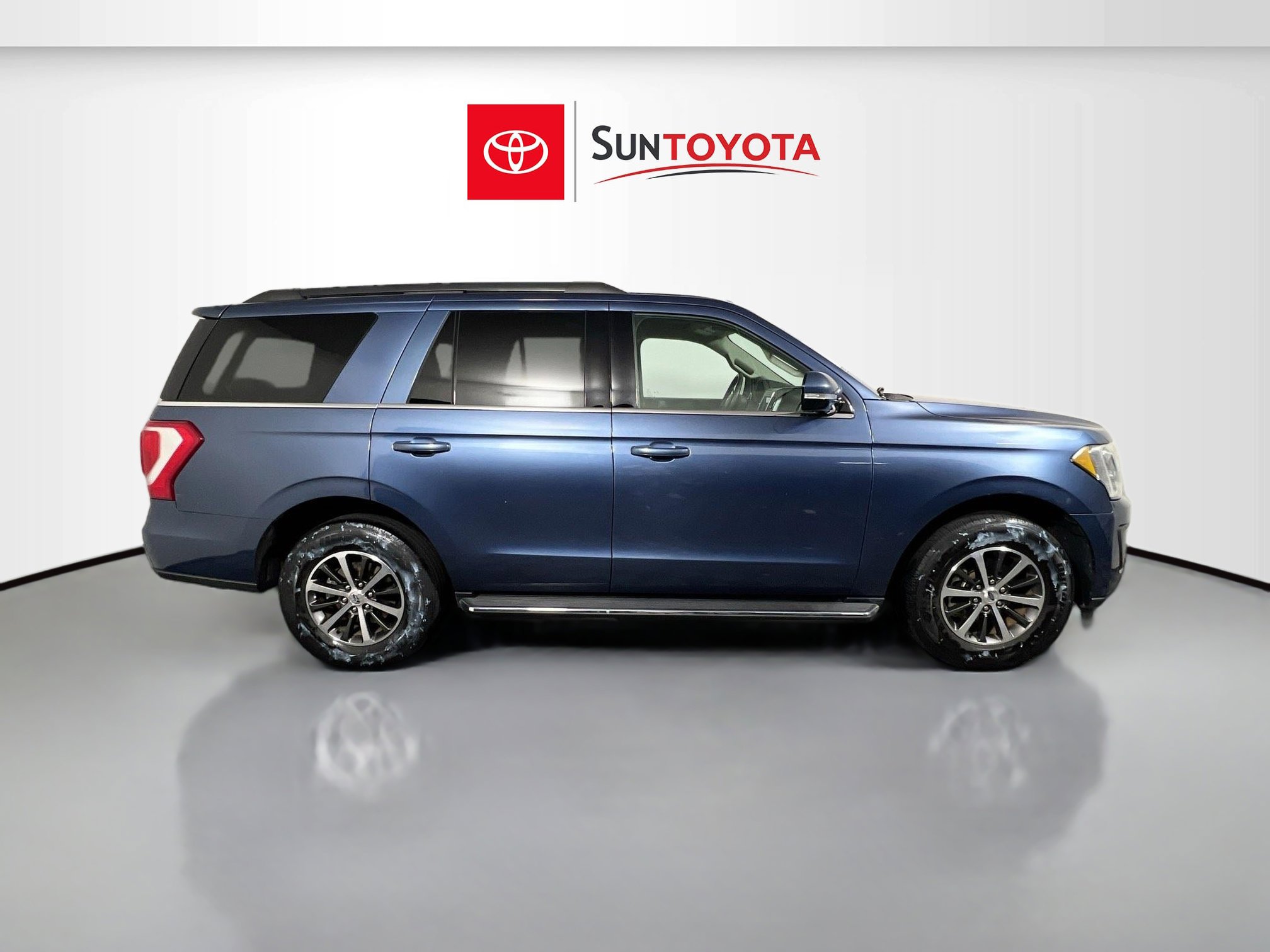 Used 2020 Ford Expedition XLT w/ Equipment Group 202A RWD image 2